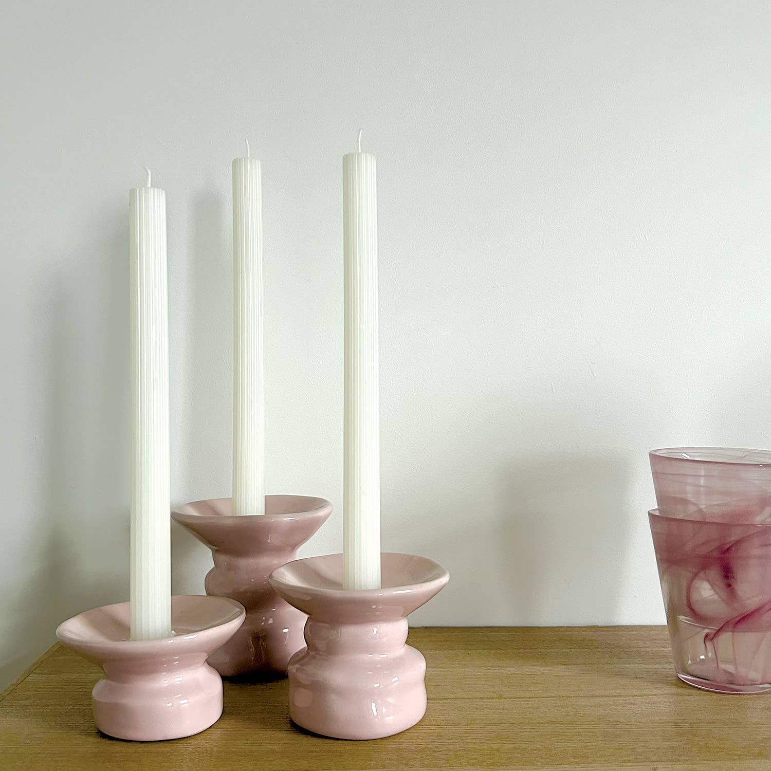 Set of 4 long ribbed white candles D2.2 H26cm