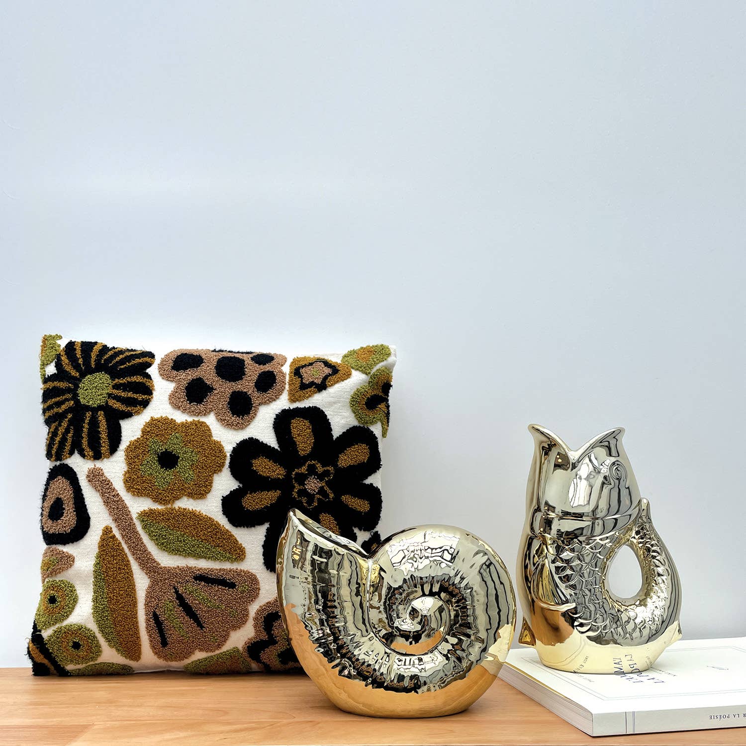 Golden Shell Ceramic Vase L20.7 W9.5 H17.5cm